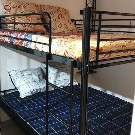 Backstage Apartment Maury